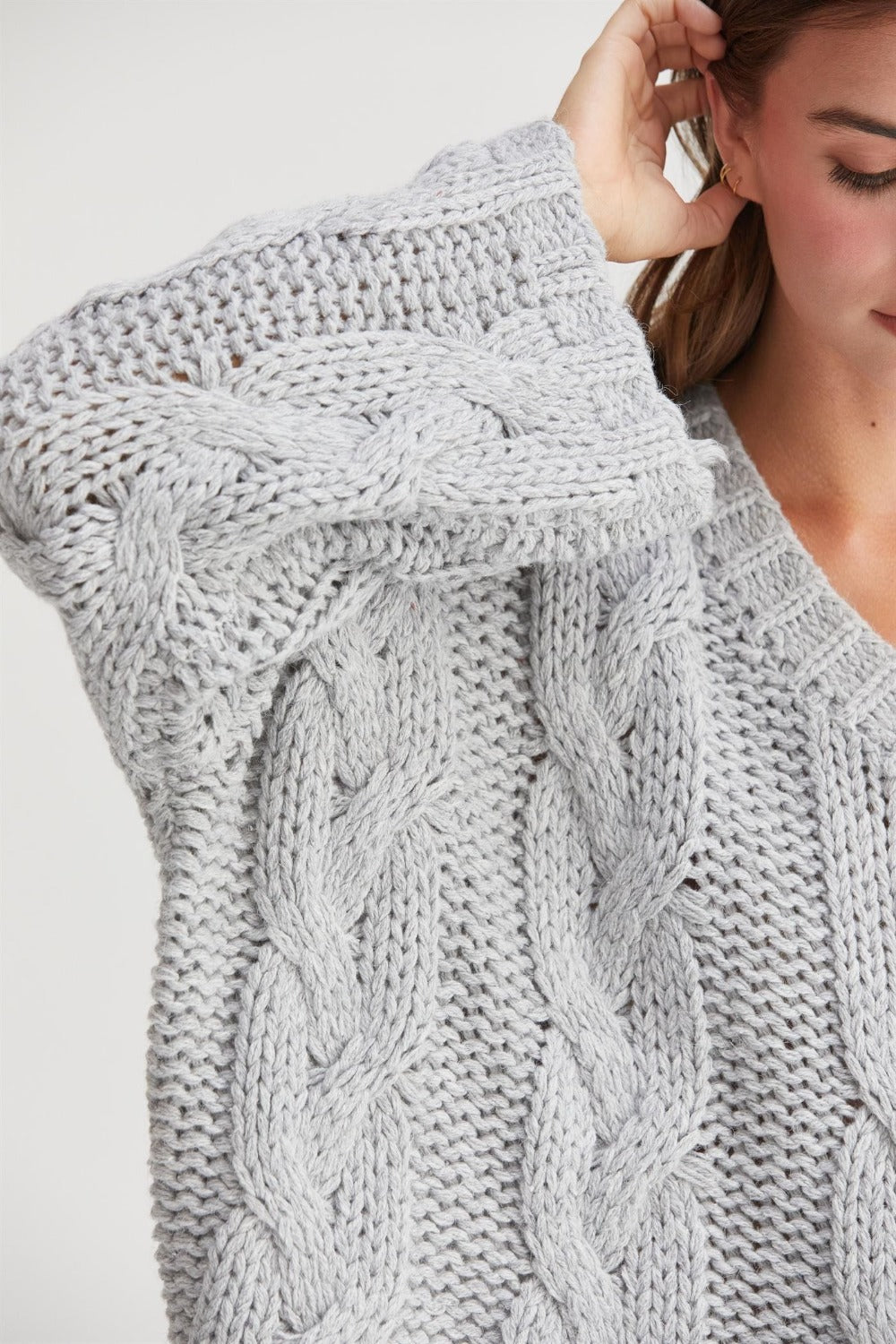 HYFVE Cable Knit V-Neck Sweater Tops/Jackets/Sweaters Clothing Tops HYFVE Ship from USA TikTok Trendsi USPS Walmart Trendsi https://www.cyberehub.com