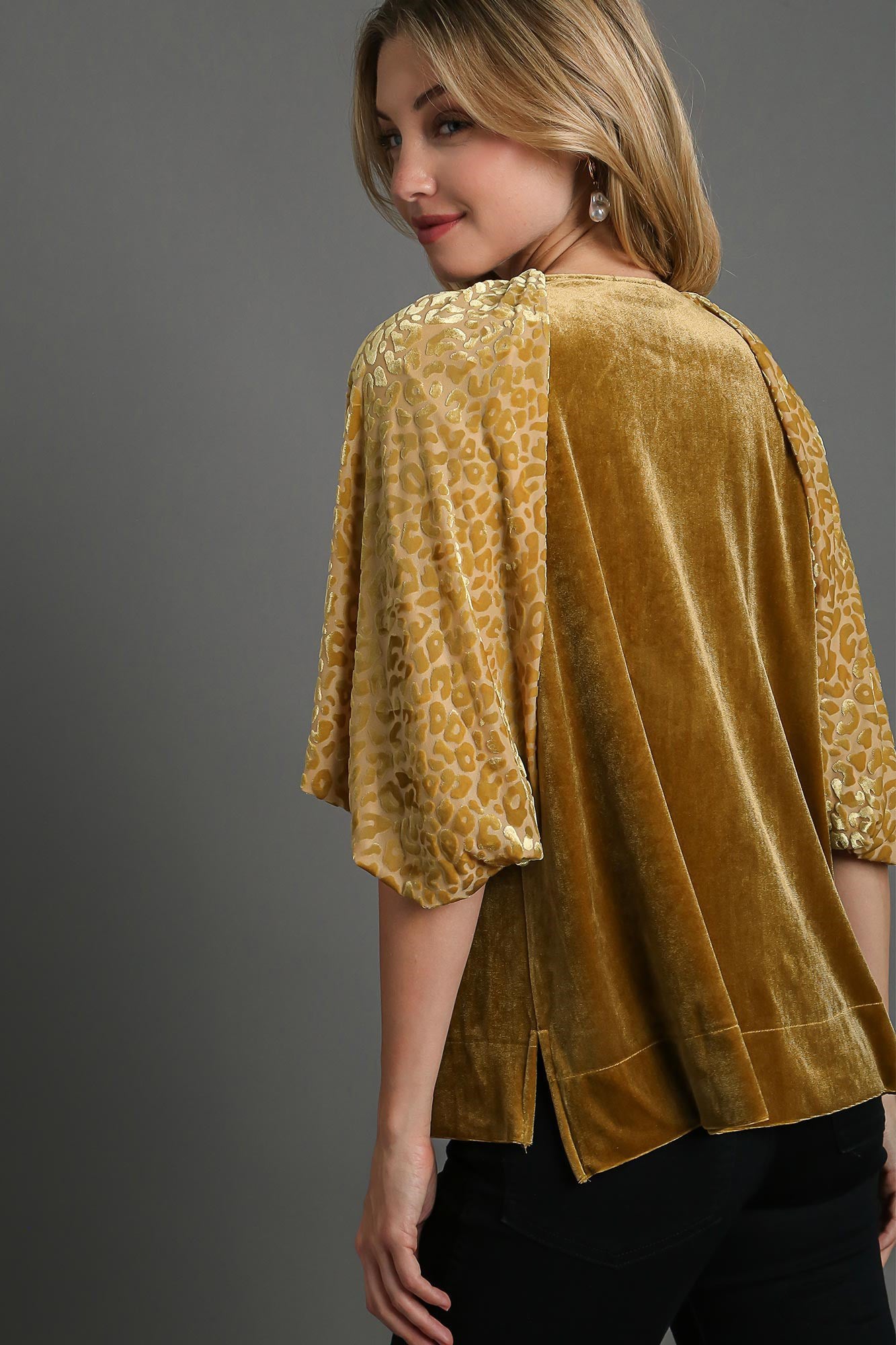 Umgee Round Neck Leopard Balloon Sleeve Velvet Top Apparel Apparel Ship from USA TikTok Trendsi Umgee USA Trendsi https://www.cyberehub.com