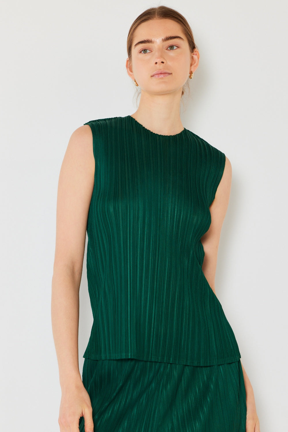 Marina West Swim Pleated Sleeveless Crewneck Tank Hunter Green Apparel/Tops Marina West Swim Ship from USA TikTok Tops Trendsi USPS Walmart Walmart Apparel Trendsi https://www.cyberehub.com